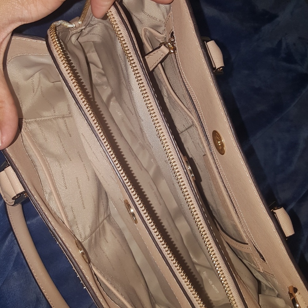 Michael Kors Large Savannah Satchel Oyster Purse - Picture 5 of 5